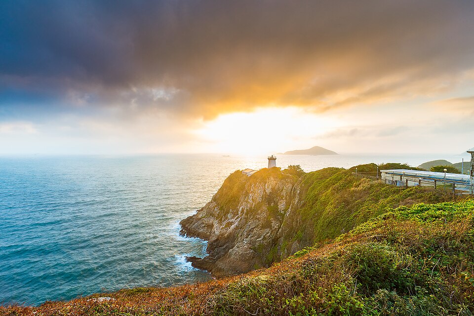 File:Sunrise Flare Hok Tsui Cape D Aguilar (200068993).jpeg